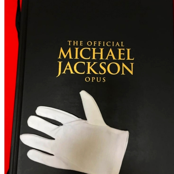 マイケルジャクソン opus Amazon.co.jp: The Official Michael Jackson Opus : Various: 洋書